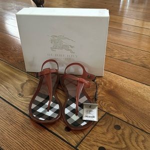 100% Authentic Burberry Size 35, gel sandle. Nwt
